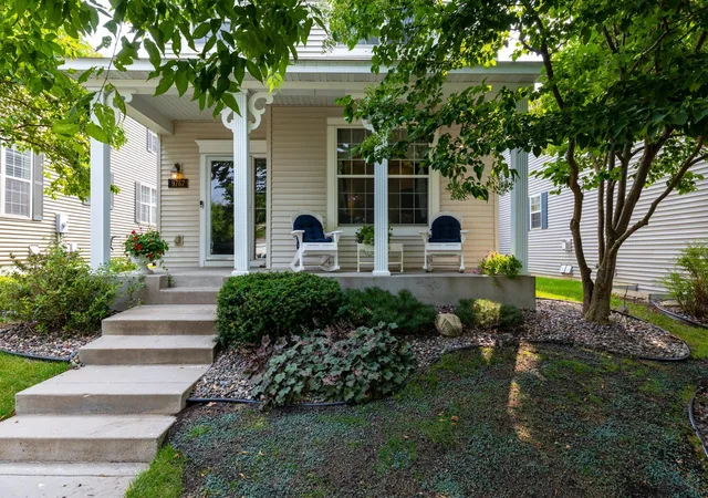 Photo 3 of Single family home for sale at 9767 Gable Dr, Eden Prairie, MN 55347 | MLS# 7112746 | Listing updated on 2026-09-23