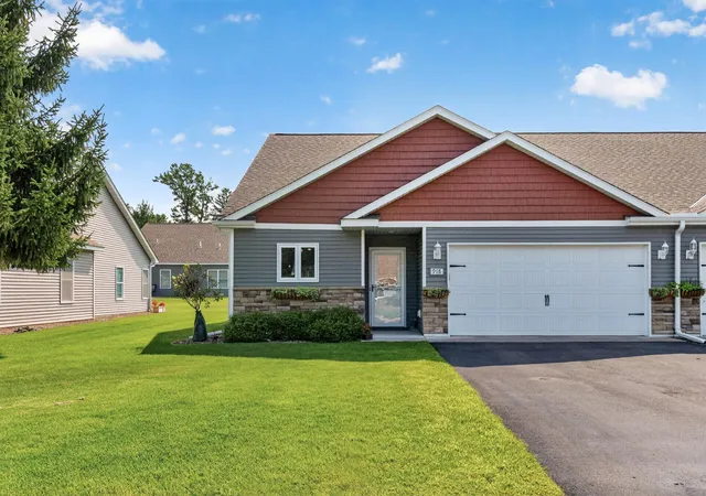 Photo 2 of Single family home for sale at 918 Gable St, Taylors Falls, MN 55084 | MLS# 7112748 | Listing updated on 2026-09-01