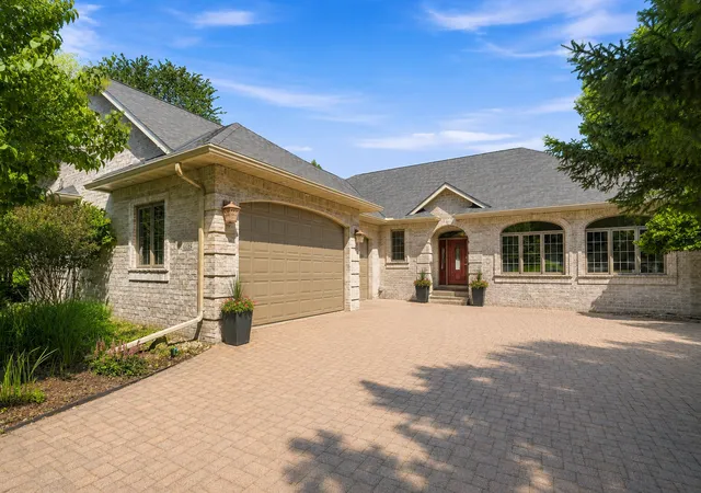 Photo 3 of Sale Pending at 1084 Parkview Ln, Victoria, MN 55386 | MLS# 7112756 | Listing updated on 2026-09-01