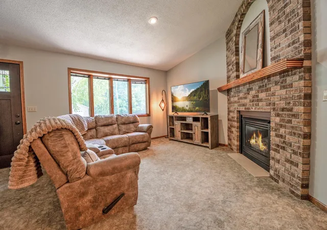 Photo 4 of Sale Pending at 905 Johanna Ave, Willmar, MN 56201 | MLS# 7112776 | Listing updated on 2026-08-15