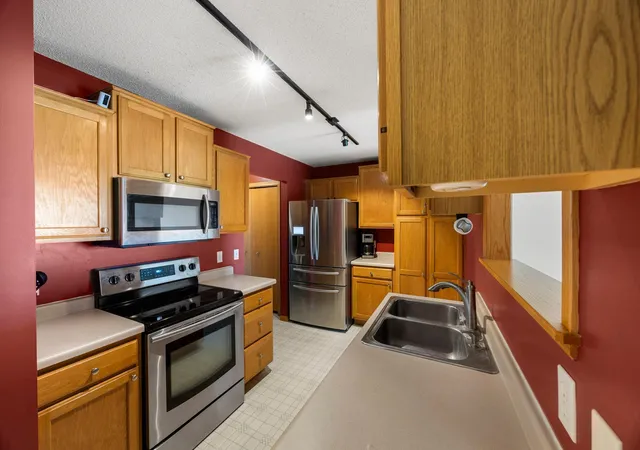 2nd image of 10390 64th St Ne, Albertville, MN 55301 | MLS# 7112794