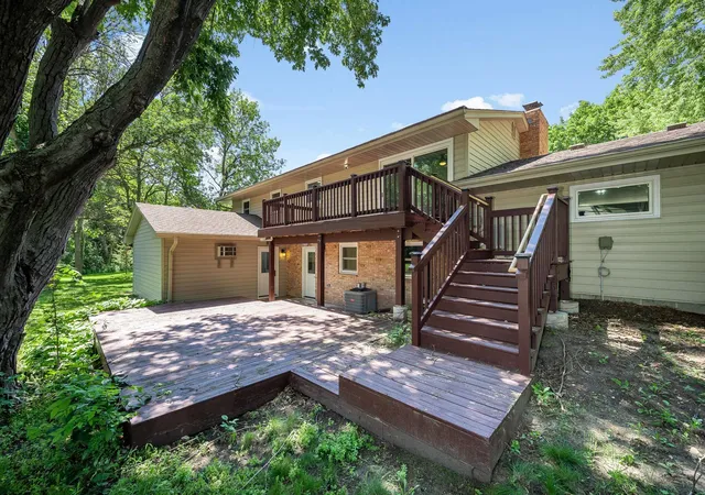 Photo 3 of Single family home for sale at 300 Viking Dr, Mankato, MN 56001 | MLS# 7112800 | Listing updated on 2026-10-01