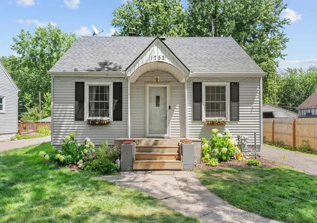 Photo 1 of Single family home for sale at 1752 Flandrau St, Saint Paul, MN 55109 | MLS# 7112805 | Listing updated on 2026-07-21