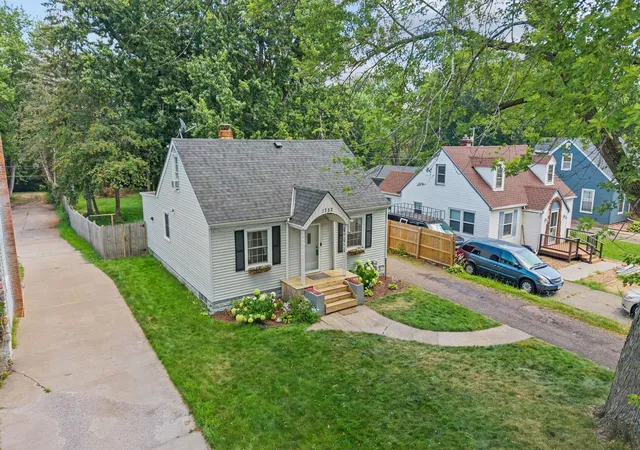 Photo 2 of Single family home for sale at 1752 Flandrau St, Saint Paul, MN 55109 | MLS# 7112805 | Listing updated on 2026-07-21