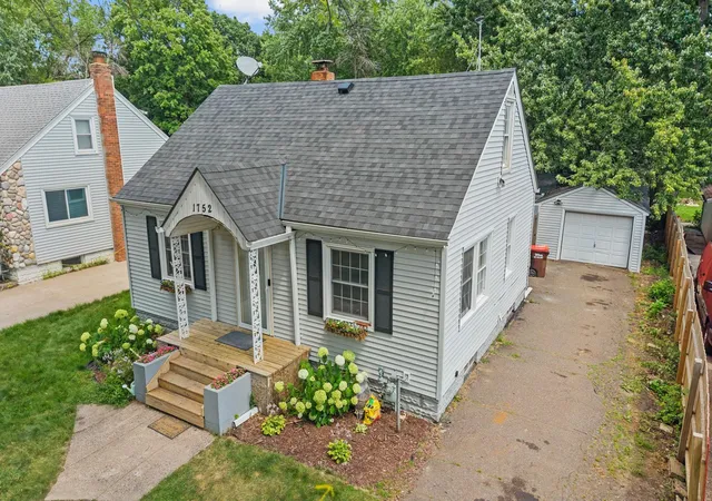 Photo 4 of Single family home for sale at 1752 Flandrau St, Saint Paul, MN 55109 | MLS# 7112805 | Listing updated on 2026-07-21