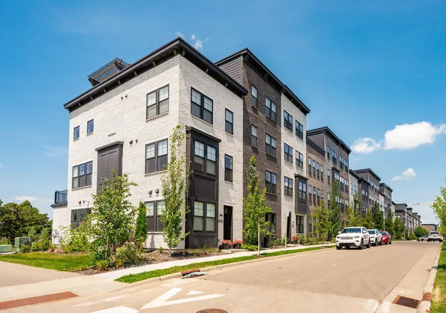 Photo 1 of Sale Pending at 905 Woodlawn Ave, Saint Paul, MN 55116 | MLS# 7112810 | Listing updated on 2026-08-10