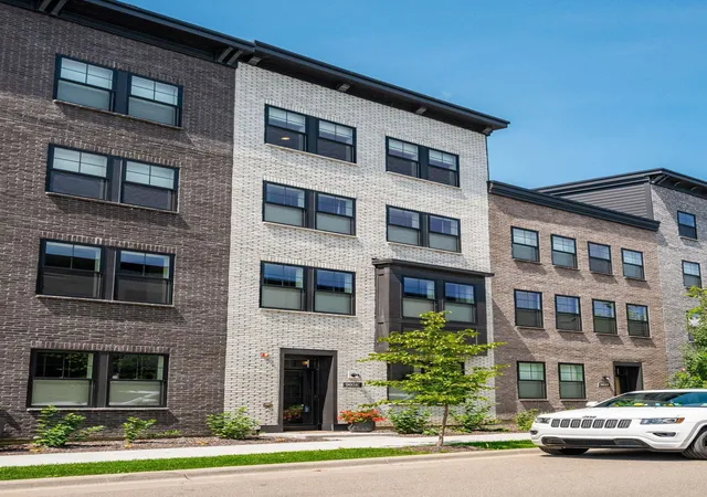 Photo 2 of Sale Pending at 905 Woodlawn Ave, Saint Paul, MN 55116 | MLS# 7112810 | Listing updated on 2026-08-10