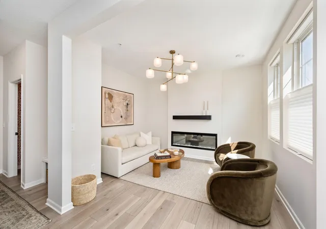 Photo 3 of Sale Pending at 905 Woodlawn Ave, Saint Paul, MN 55116 | MLS# 7112810 | Listing updated on 2026-08-10