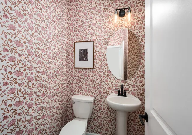 Photo 4 of Sale Pending at 905 Woodlawn Ave, Saint Paul, MN 55116 | MLS# 7112810 | Listing updated on 2026-08-10