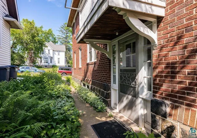 3rd image of 1529 E 5th St, Duluth, MN 55812