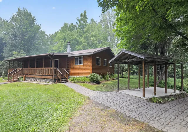 Photo 4 of Single family home for sale at W10664 Bass Lake Dr, Park Falls, WI 54552 | MLS# 7112820 | Listing updated on 2026-08-24