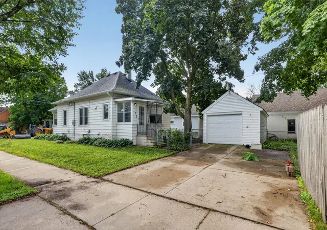 3rd image of 235 10Th Ave Ne, Rochester, MN 55906 | MLS# 7112821