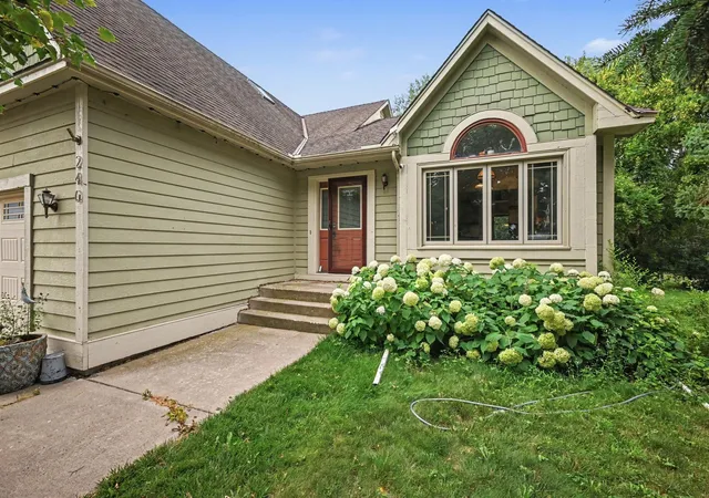 2nd image of 240 Woodridge Ln, Circle Pines, MN 55014 | MLS# 7112823