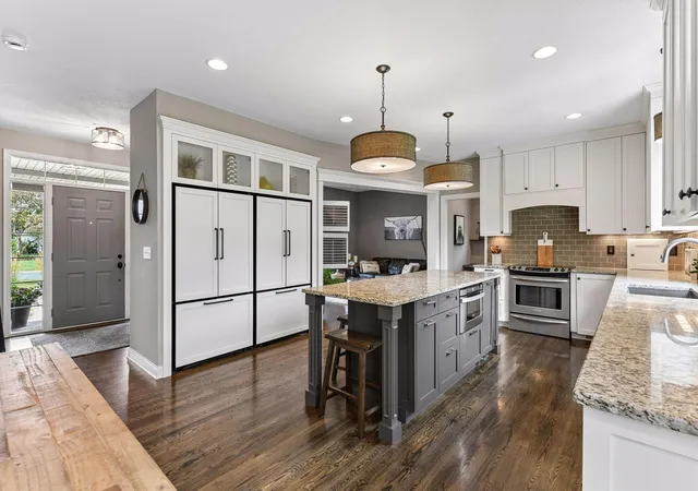5th image of 9113 Sunnyvale Dr, Chanhassen, MN 55317 | MLS# 7112830