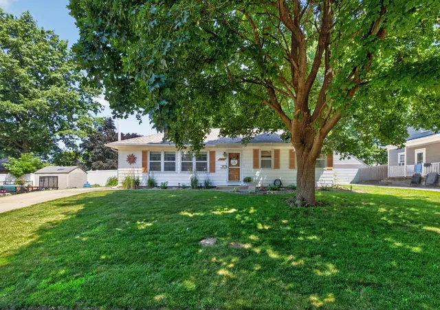 Photo 2 of Single family home for sale at 1912 2nd Avenue Sw, Austin, MN 55912 | MLS# 7112832 | Listing updated on 2026-09-01