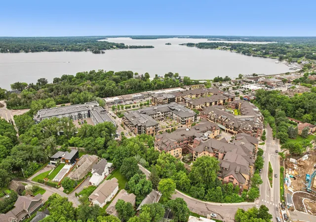 2nd image of 875 Lake St N #212, Wayzata, MN 55391 | MLS# 7112833