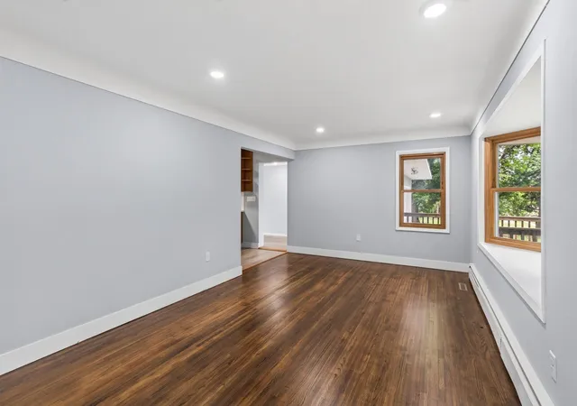 Photo 3 of Sale Pending at 31 Demont Ave E, Saint Paul, MN 55117 | MLS# 7112879 | Listing updated on 2026-09-03