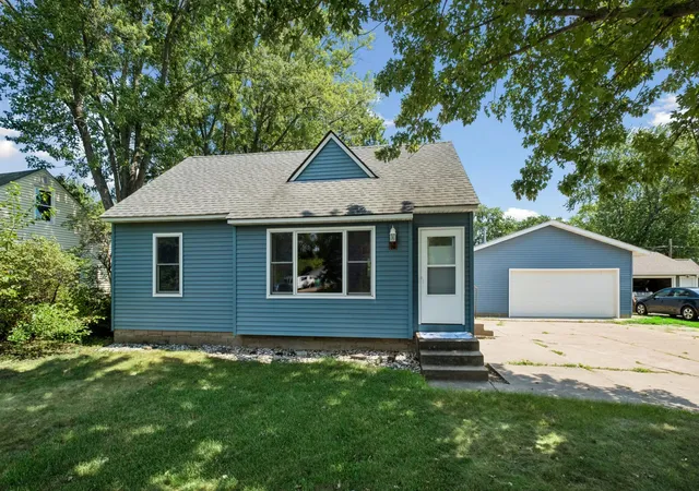 2nd image of 14 Pine Dr, Circle Pines, MN 55014 | MLS# 7112886