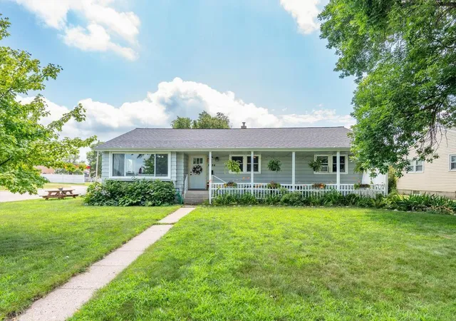 1st image of 2024 11th St E, Glencoe, MN 55336 | MLS# 7112906