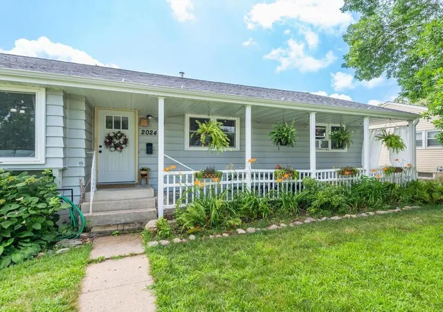 3rd image of 2024 11Th St E, Glencoe, MN 55336 | MLS# 7112906