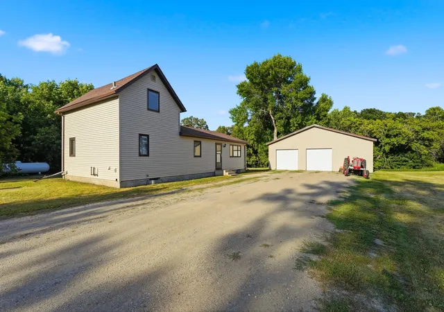 Photo 2 of Single family home for sale at 707 Washington Ave, Crookston, MN 56716 | MLS# 7112947 | Listing updated on 2026-08-27