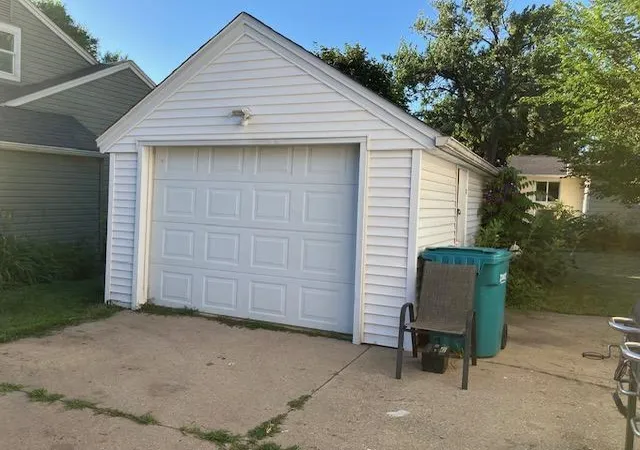 Photo 2 of Single family home for sale at 825 9th Avenue Ne, Waseca, MN 56093 | MLS# 7112978 | Listing updated on 2026-08-18