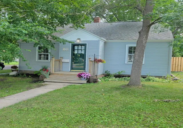 1st image of 701 W Laurel St, Fergus Falls, MN 56537 | MLS# 7112995