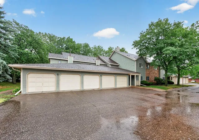 Listing Photo 4 - Condo for sale in building located at 500 Etna St, Saint Paul, MN 55106 - Unit #102