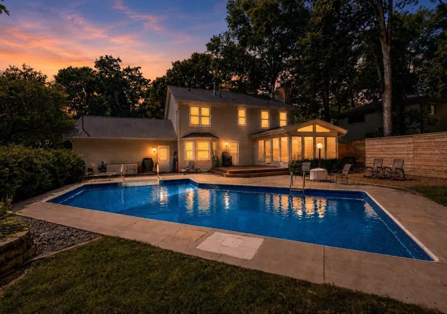 2nd image of 6991 Raven Ct, Eden Prairie, MN 55346 | MLS# 7113045