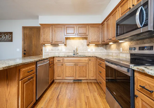 Photo 4 of Single family home for sale at 6991 Raven Ct, Eden Prairie, MN 55346 | MLS# 7113045 | Listing updated on 2026-10-09