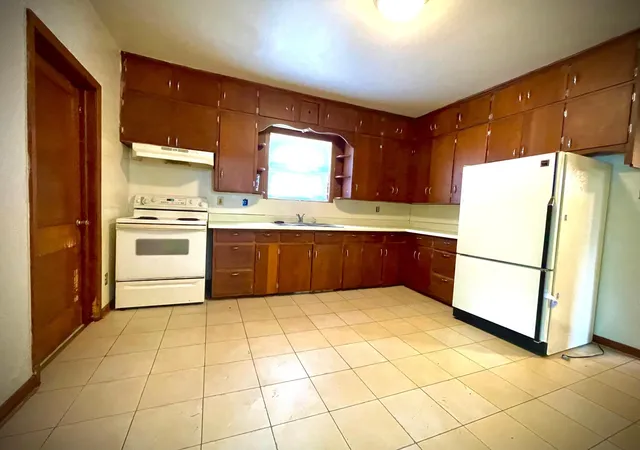 Photo 2 of Multi family home for sale at 918 Jefferson Ave, Albert Lea, MN 56007 | MLS# 7113049 | Listing updated on 2026-09-27