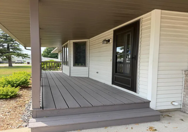 Photo 2 of Single family home for sale at 10 George St E, Maple Lake, MN 55358 | MLS# 7113057 | Listing updated on 2026-09-28