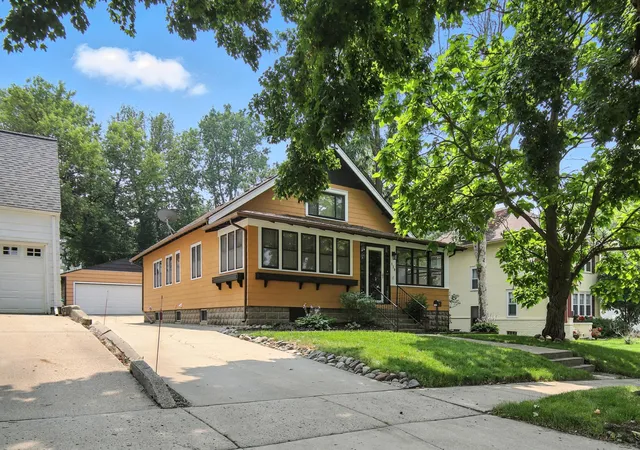 1st image of 139 Phelps St, Owatonna, MN 55060 | MLS# 7113126