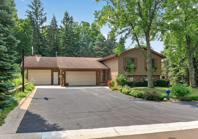 Photo 1 of Sale Pending at 1838 Kathryn Cir, Saint Paul, MN 55122 | MLS# 7113130 | Listing updated on 2026-08-19