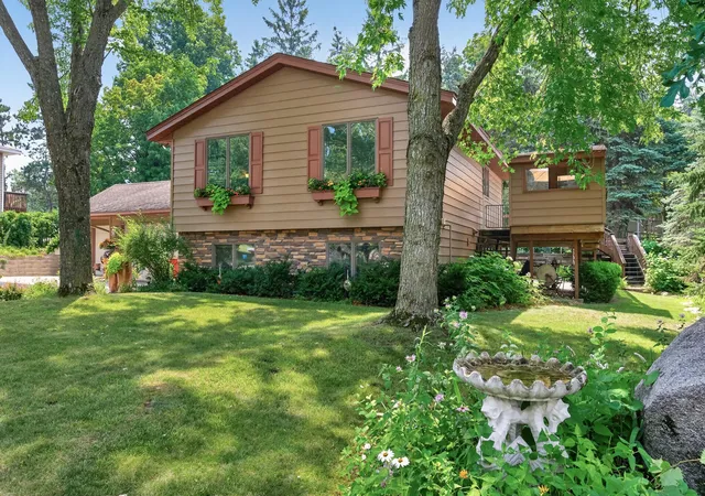 Photo 3 of Sale Pending at 1838 Kathryn Cir, Saint Paul, MN 55122 | MLS# 7113130 | Listing updated on 2026-08-19