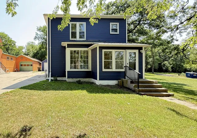 Photo 1 of Single family home for sale at 143 Washington St, Granite Falls, MN 56241 | MLS# 7113138 | Listing updated on 2026-07-22