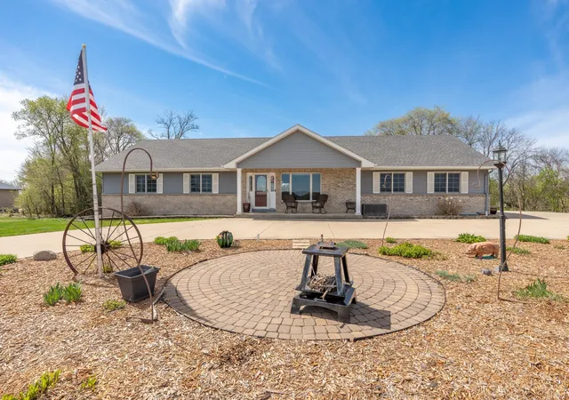 1st image of 7195 County Road 10 E, Chaska, MN 55318 | MLS# 7113141