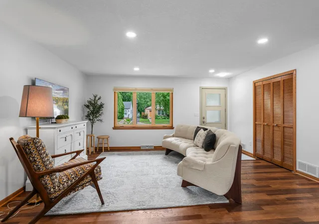 Photo 3 of Sale Pending at 1347 Mackubin St, Saint Paul, MN 55117 | MLS# 7113148 | Listing updated on 2026-08-07