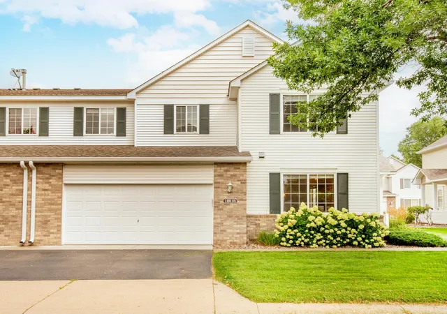 Photo 3 of Single family home for sale at 11011 Oak Grv Cir #B, Saint Paul, MN 55129 | MLS# 7113167 | Listing updated on 2026-08-28