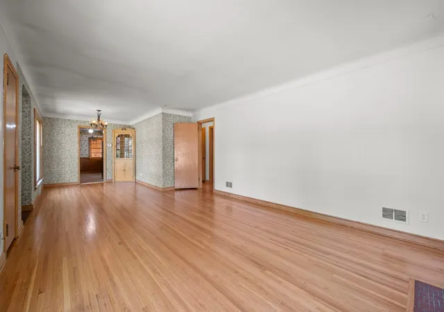 Photo 4 of Sale Pending at 4366 Thomas Ave N, Minneapolis, MN 55412 | MLS# 7113194 | Listing updated on 2026-09-29