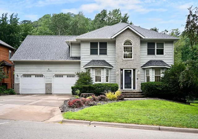 Photo 1 of Single family home for sale at 1555 48th Avenue, Winona, MN 55987 | MLS# 7113201 | Listing updated on 2026-09-02