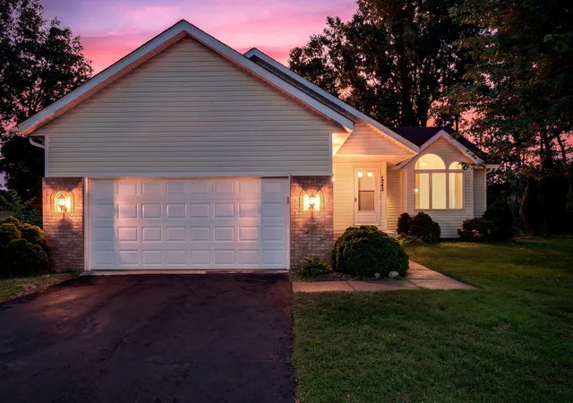 Photo 2 of Sale Pending at 1242 Myrtle St N, Saint Paul, MN 55119 | MLS# 7113245 | Listing updated on 2026-09-06