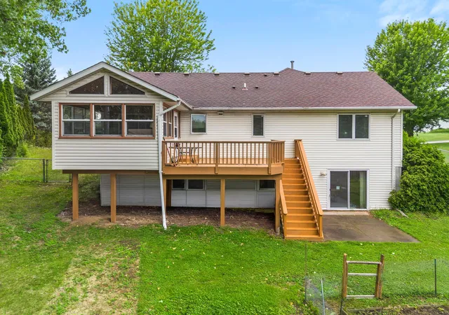 Photo 3 of Sale Pending at 1242 Myrtle St N, Saint Paul, MN 55119 | MLS# 7113245 | Listing updated on 2026-09-06
