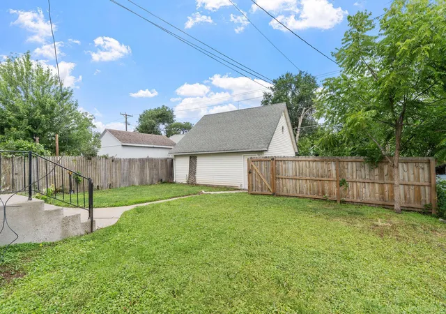Listing Photo 4 - Condo for sale in building located at 1149 Minnehaha Ave E, Saint Paul, MN 55106