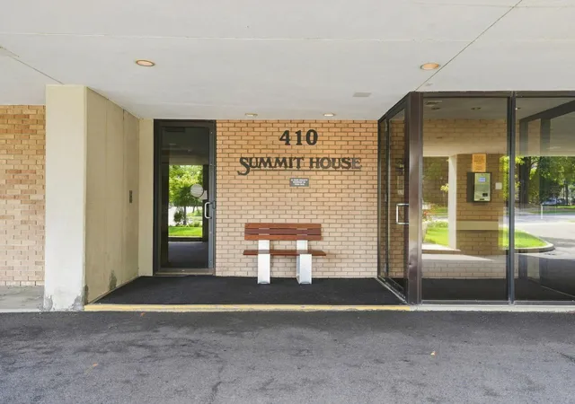 Photo 2 of Condo for sale at 410 Groveland Ave #2003, Minneapolis, MN 55403 | MLS# 7113280 | Listing updated on 2026-09-24