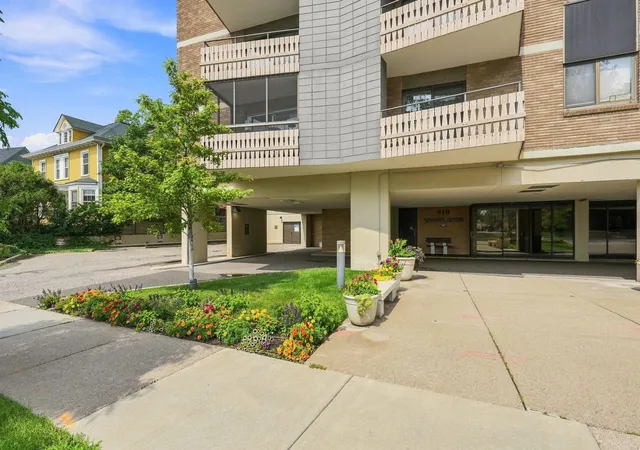 Photo 3 of Condo for sale at 410 Groveland Ave #2003, Minneapolis, MN 55403 | MLS# 7113280 | Listing updated on 2026-09-24