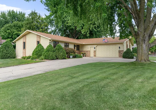 1st image of 545 Crestview Ln, Owatonna, MN 55060 | MLS# 7113293