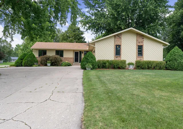 2nd image of 545 Crestview Ln, Owatonna, MN 55060 | MLS# 7113293
