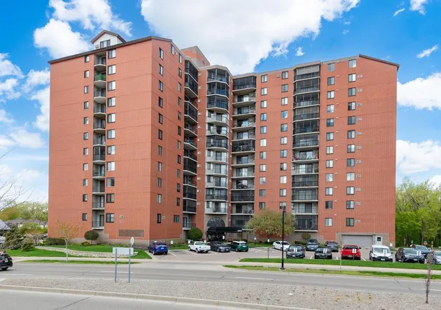 Photo 1 of Condo for sale at 6500 Woodlake Dr #914, Minneapolis, MN 55423 | MLS# 7113301 | Listing updated on 2026-07-22