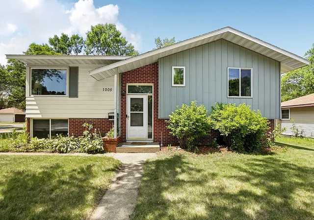 Photo 1 of Sale Pending at 1005 25th Avenue N, Saint Cloud, MN 56303 | MLS# 7113320 | Listing updated on 2026-08-21